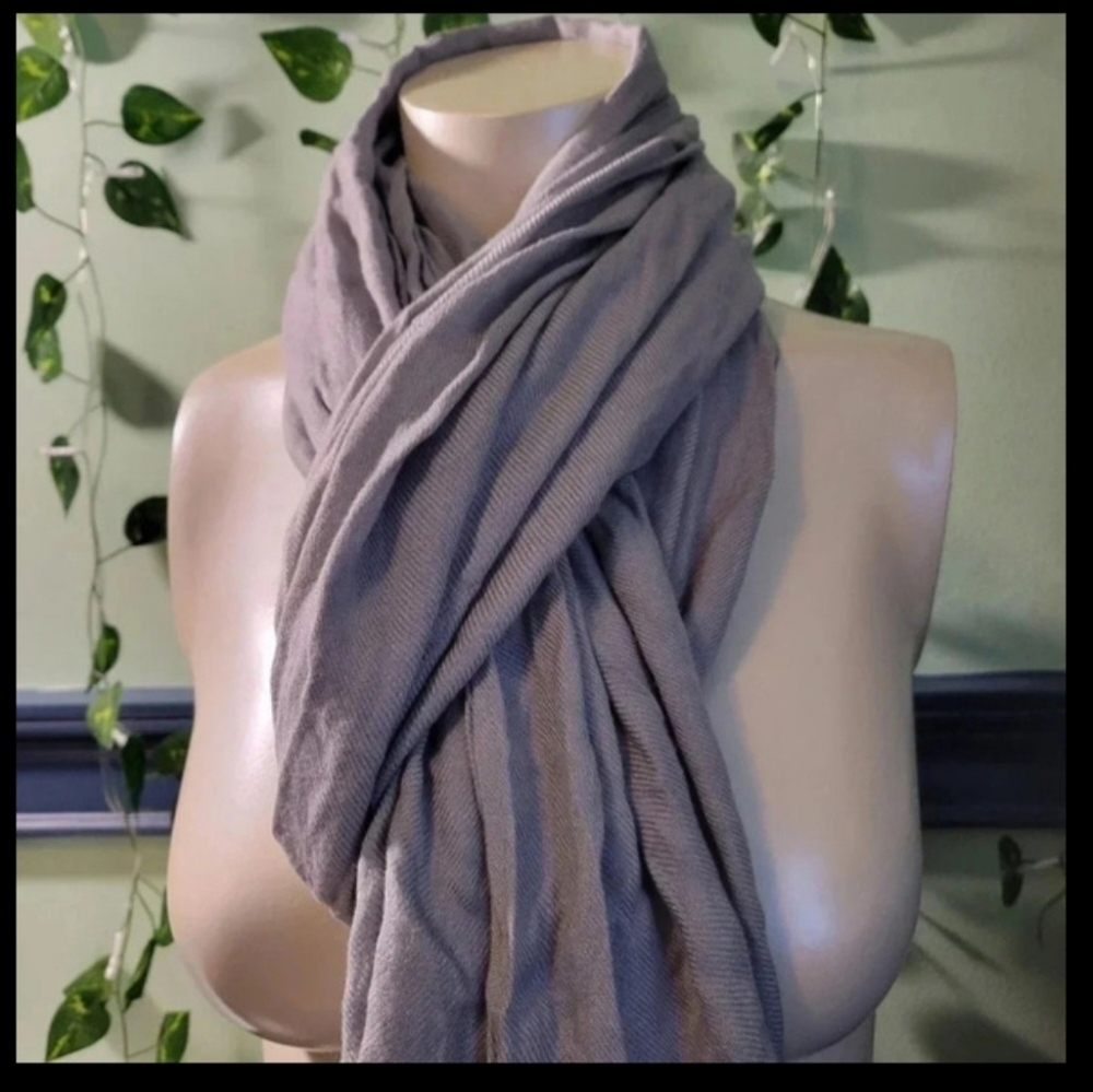 Grey Women’s Long Knitted Scarf Winter Accessory Cozy Classic One Size - Picture 2 of 5